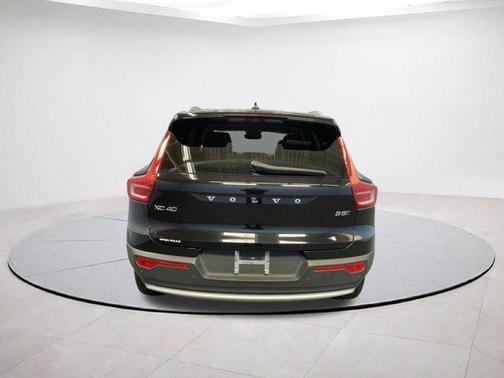 2024 Volvo XC40 B5 Plus Bright Theme