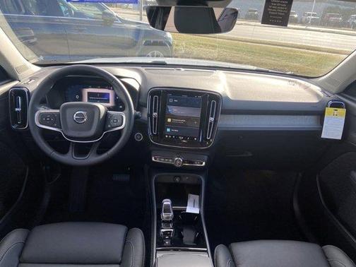 2025 Volvo XC40 B5 Plus Dark Theme