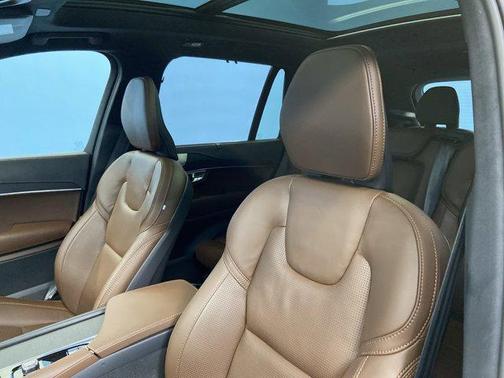 2024 Volvo XC90 Recharge Plug-In Hybrid T8 Ultimate Bright Theme 7-Seater