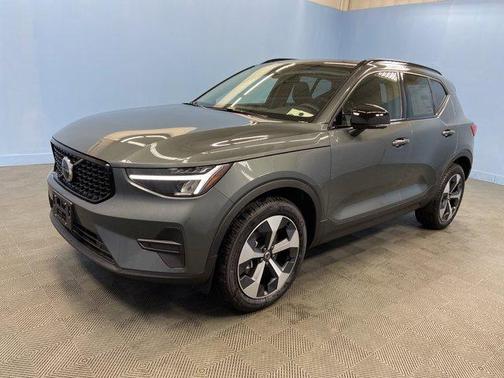 2026 Volvo XC40 PLUS