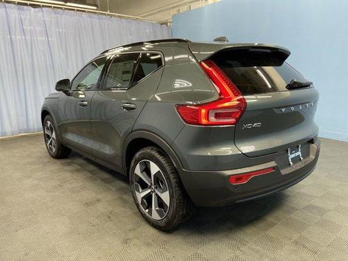 2026 Volvo XC40 PLUS