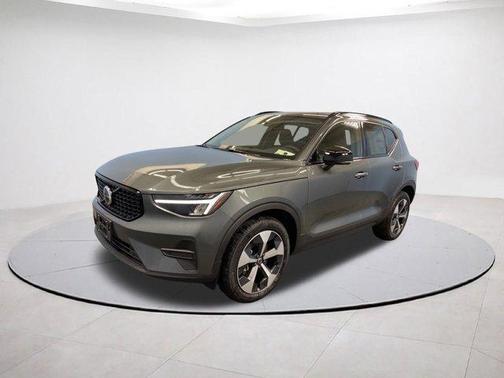2026 Volvo XC40 B5 Core