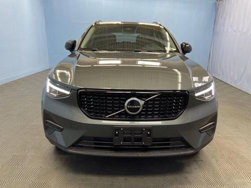 2026 Volvo XC40 PLUS
