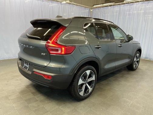 2026 Volvo XC40 PLUS