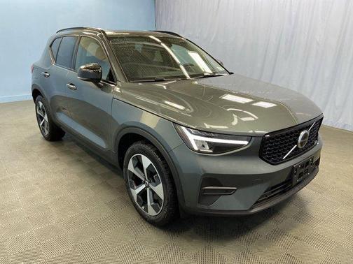 2026 Volvo XC40 PLUS