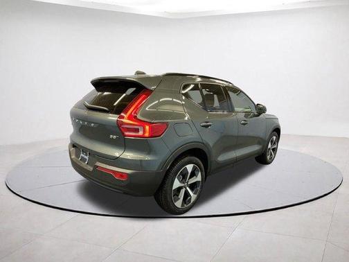 2026 Volvo XC40 B5 Core