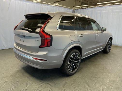 2026 Volvo XC90 PLUS