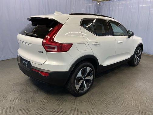 2025 Volvo XC40 B5 Plus Dark Theme