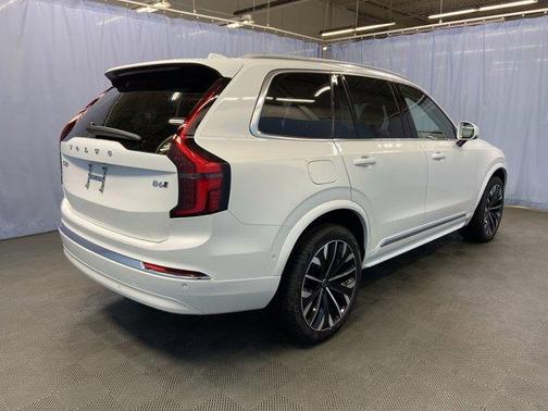 2025 Volvo XC90 B6 Plus 7-Seater