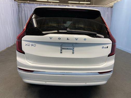 2025 Volvo XC90 B6 Plus 7-Seater