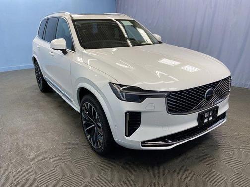2025 Volvo XC90 B6 Plus 7-Seater