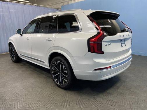2025 Volvo XC90 B6 Plus 7-Seater