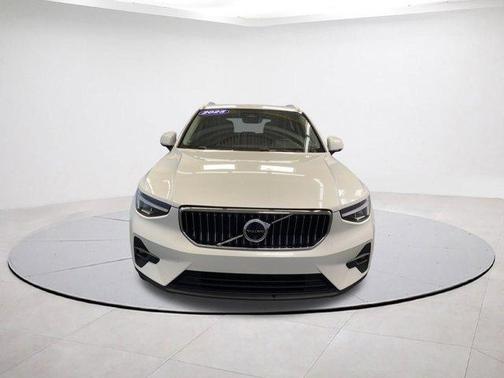 2025 Volvo XC40 B5 Plus Bright Theme