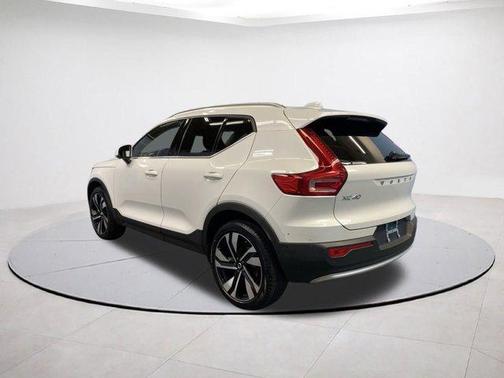 2025 Volvo XC40 B5 Plus Bright Theme