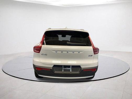 2025 Volvo XC40 B5 Plus Bright Theme