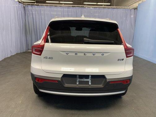 2025 Volvo XC40 B5 Plus Bright Theme