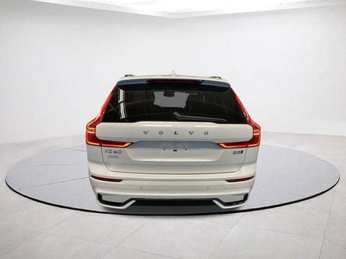 2025 Volvo XC60 B5 Plus