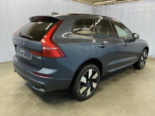 2025 Volvo XC60 Plug-In Hybrid T8 Plus
