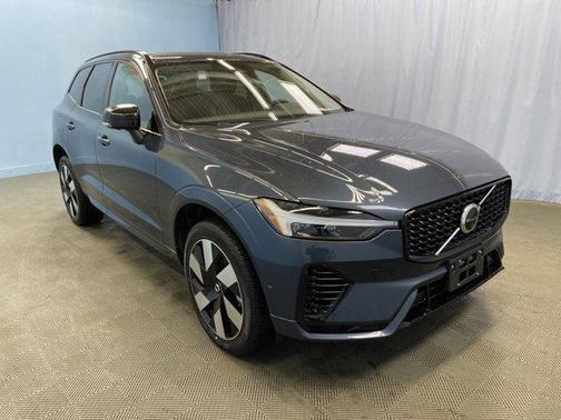 2025 Volvo XC60 Plug-In Hybrid T8 Plus