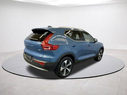 2025 Volvo XC40 B5 Plus Bright Theme