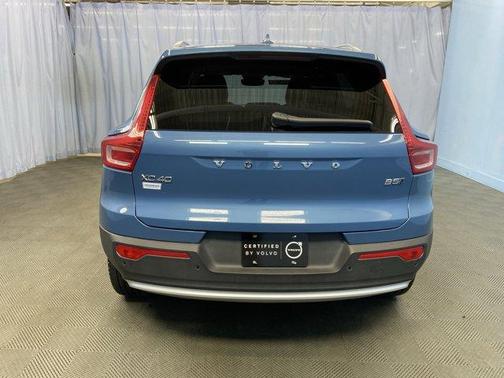 2025 Volvo XC40 B5 Plus Bright Theme