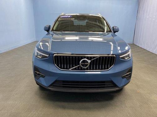 2025 Volvo XC40 B5 Plus Bright Theme