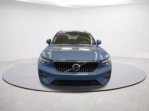 2025 Volvo XC40 B5 Plus Bright Theme