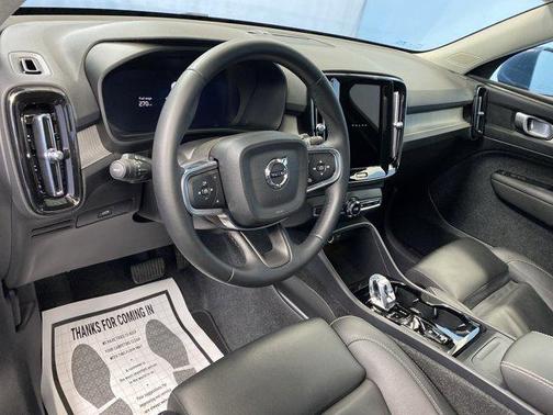 2025 Volvo XC40 B5 Plus Bright Theme