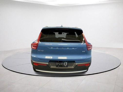 2025 Volvo XC40 B5 Core Bright Theme