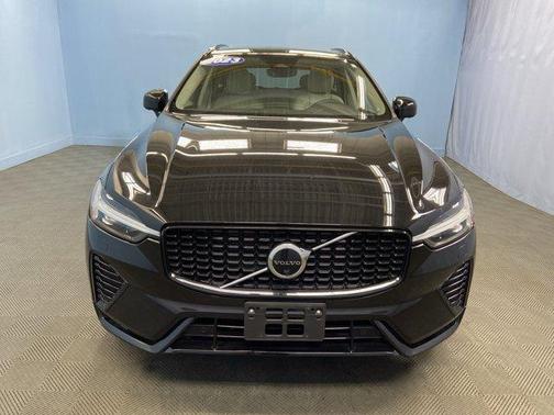 2023 Volvo XC60 B5 Plus Dark Theme