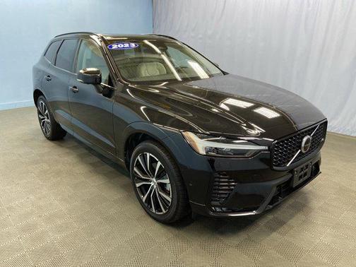 2023 Volvo XC60 B5 Plus Dark Theme