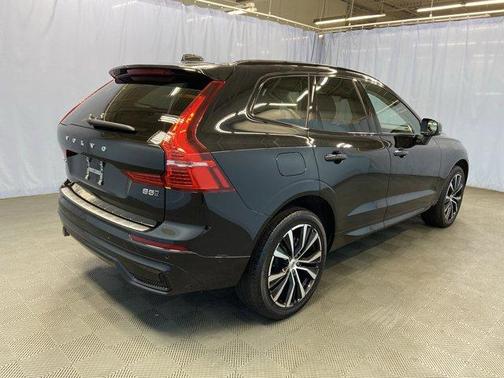 2023 Volvo XC60 B5 Plus Dark Theme