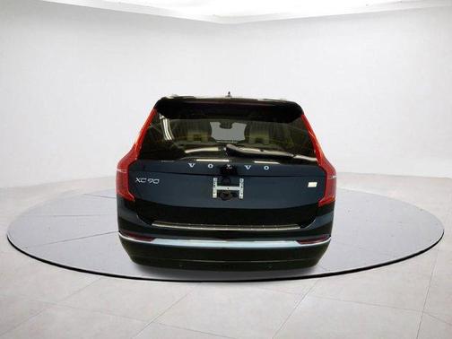 2024 Volvo XC90 Recharge Plug-In Hybrid T8 Plus 6-Seater