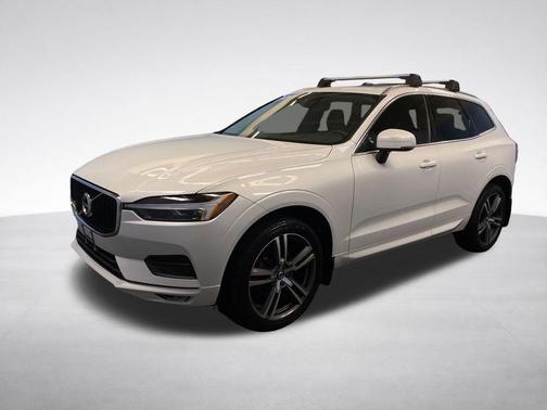 Crystal White 2021 Volvo XC60 T5 Momentum