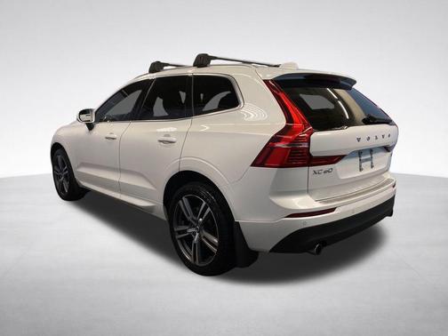Crystal White 2021 Volvo XC60 T5 Momentum