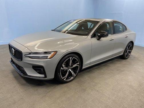 2024 Volvo S60 B5 Plus Dark Theme