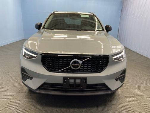 2026 Volvo XC40 B5 Core