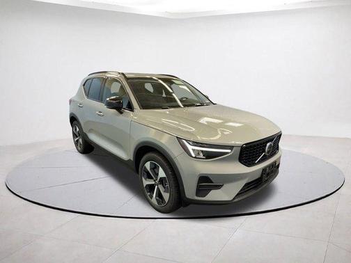 2026 Volvo XC40 B5 Core