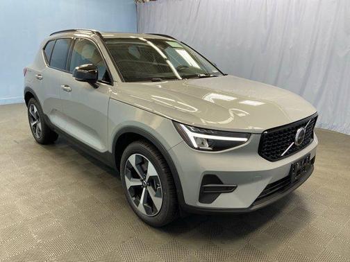 2026 Volvo XC40 B5 Core