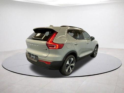 2026 Volvo XC40 B5 Core