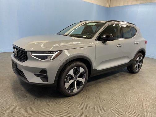2026 Volvo XC40 B5 Core