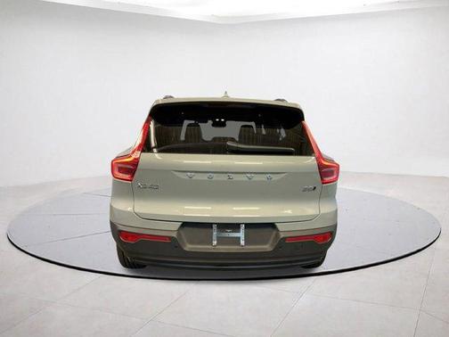 2026 Volvo XC40 B5 Core