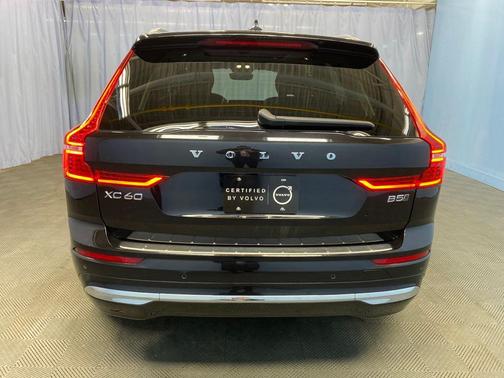 Onyx Black Metallic 2023 Volvo XC60 B5 Plus Bright Theme