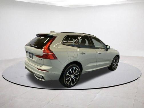 2025 Volvo XC60 B5 Plus