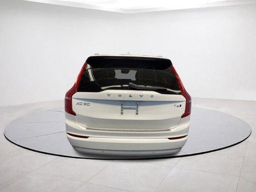 2022 Volvo XC90 T6 Momentum 7 Passenger