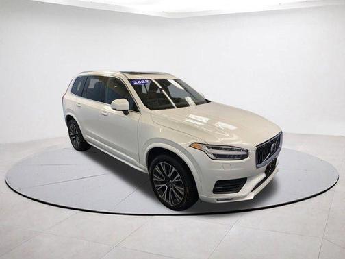 2022 Volvo XC90 T6 Momentum 7 Passenger
