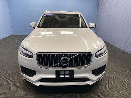 2022 Volvo XC90 T6 Momentum 7 Passenger