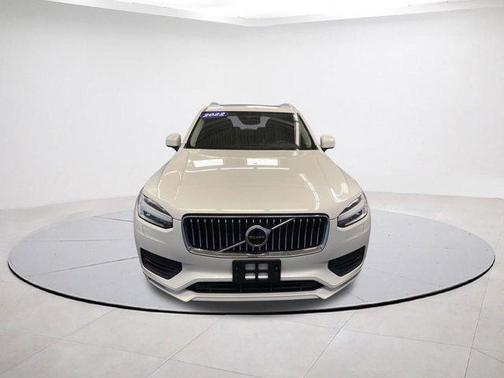 2022 Volvo XC90 T6 Momentum 7 Passenger