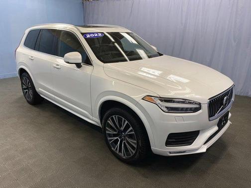 2022 Volvo XC90 T6 Momentum 7 Passenger