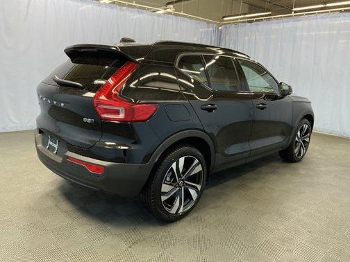 2026 Volvo XC40 B5 Plus